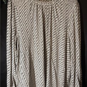 Women's 14/16 1X Lane Bryant black & White Patterned top